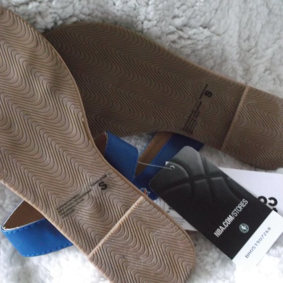 NWT - New York Knicks Double Strap Sandals - Small (5/6) - Picture 9 of 11